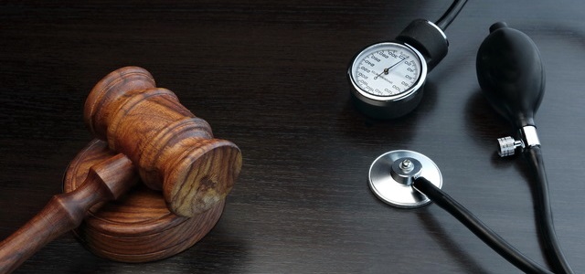 医療過誤に精通している弁護士を探すポイントと費用相場